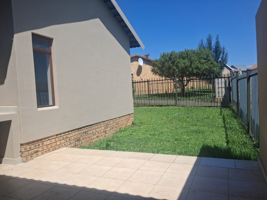To Let 3 Bedroom Property for Rent in Hillside Free State